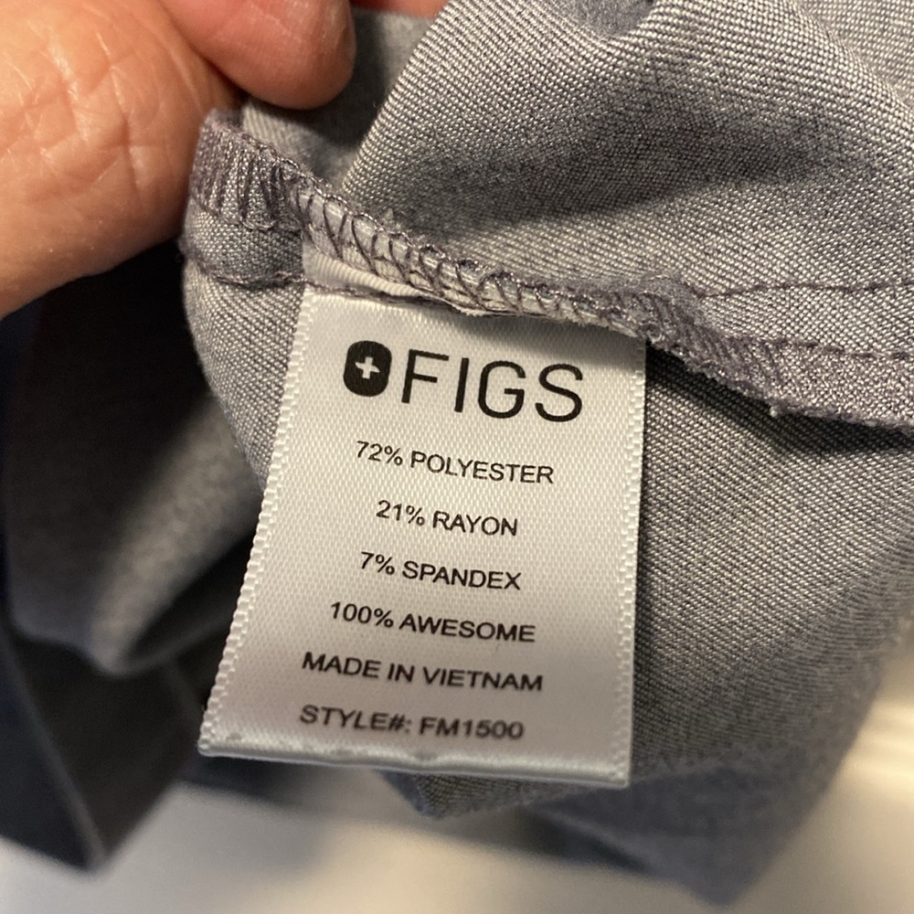 Figs Graphite Two Pocket Scrubs Top EUC - Picture 6 of 6